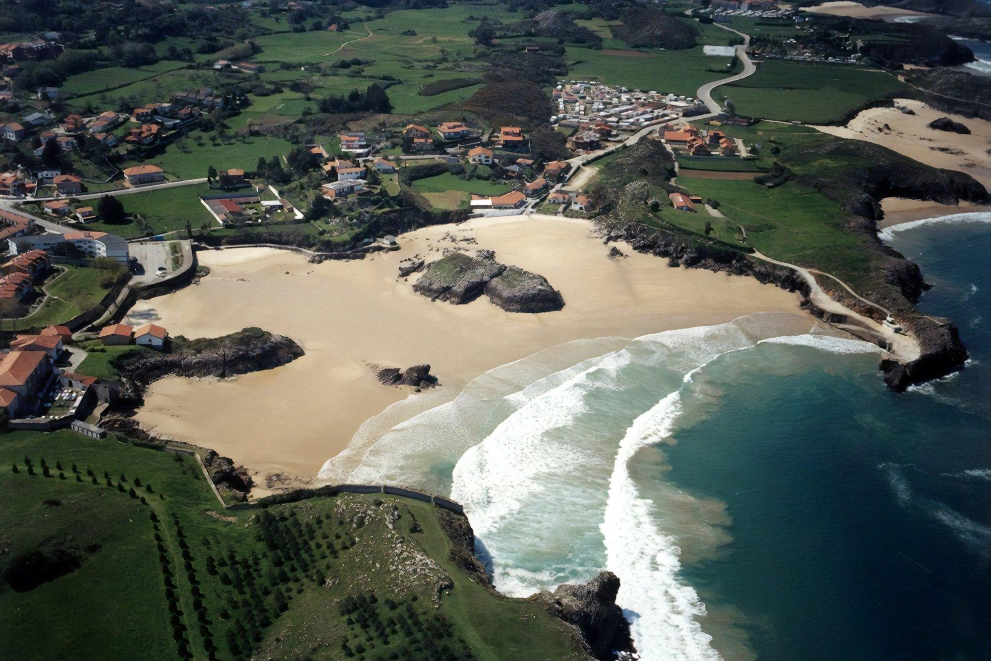 Playa Palombina en Celorio