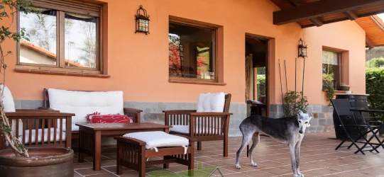 alt=Villa Sonrisa una casa rural pet-friendly en Asturias, perfecto para viajar con tu perro.