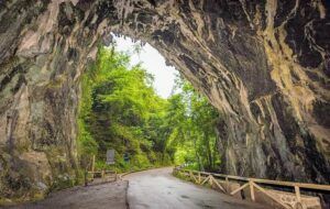 La Cuevona de Cuevas del Agua ( Ribadesella )