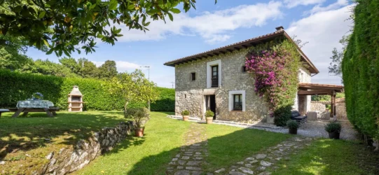 alt="Casa rural en Llanes Asturias La Casa del Güelu en Hontoria"